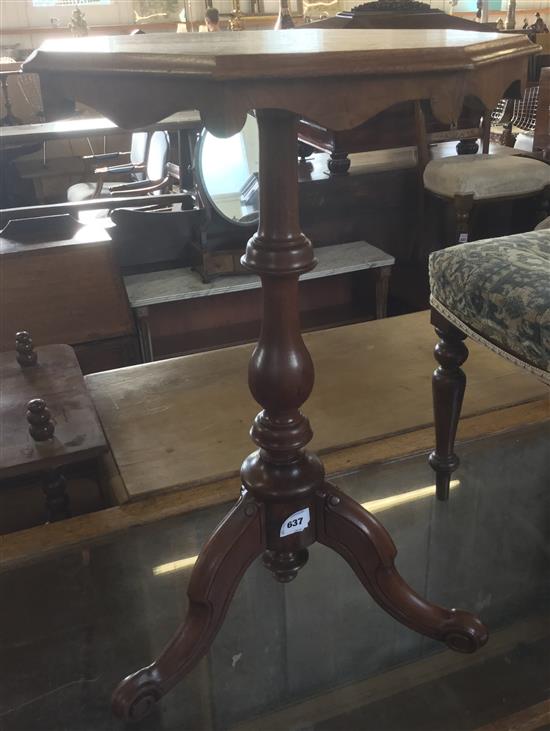 Victorian octagonal chestnut wine/lamp table(-)